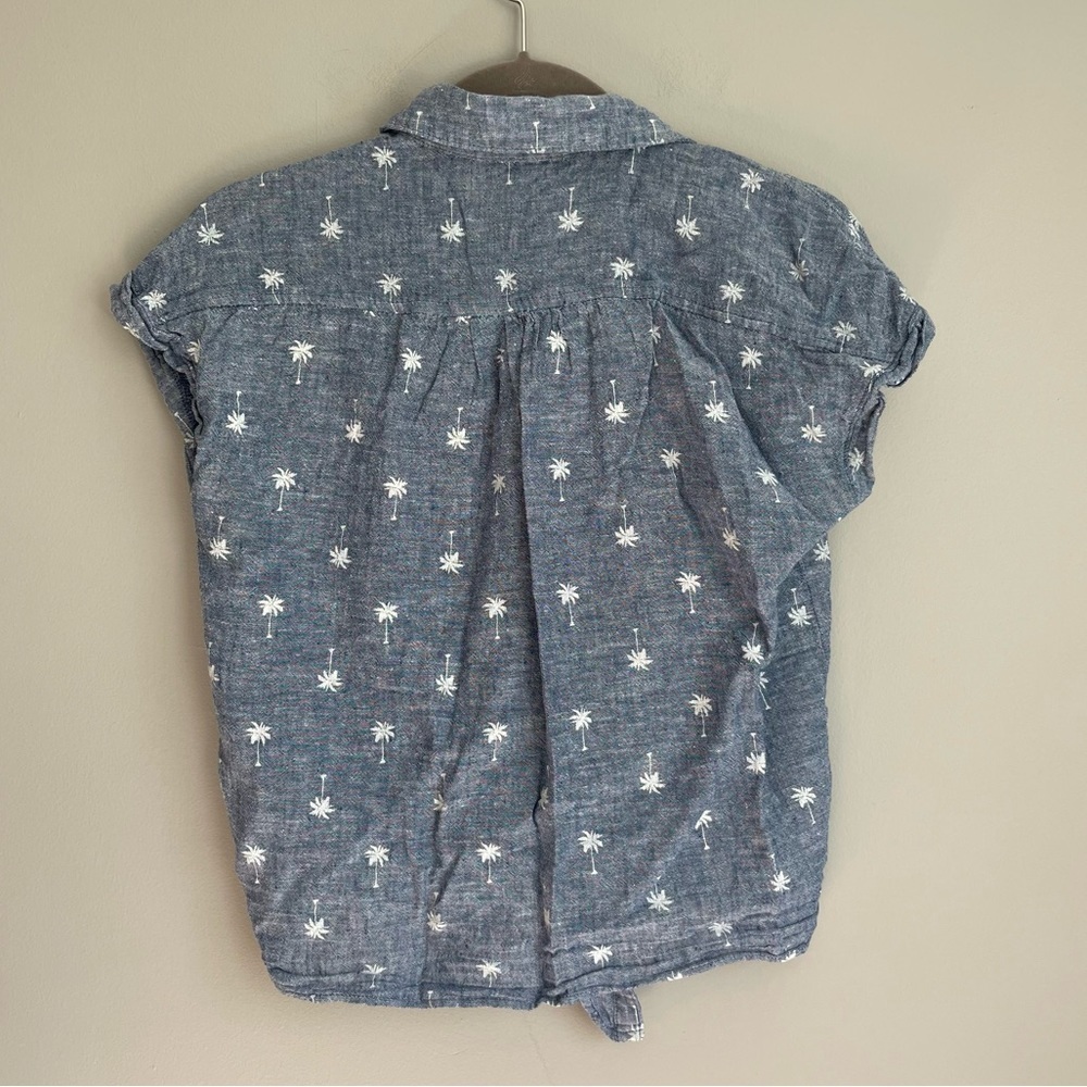 Old Navy Palm Tree Patterned Blouse - Picture 2 of 3